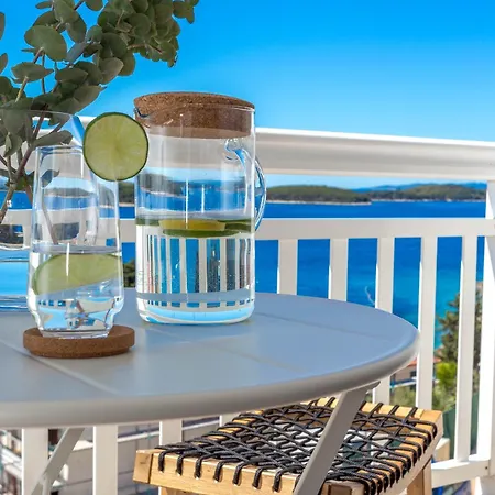 Tia Hvar View